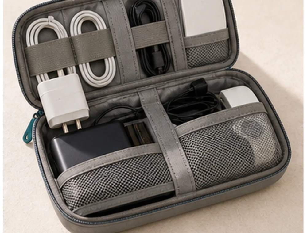 Laptop-Zubehör-Tasche als neutrales Reiseproduktbild